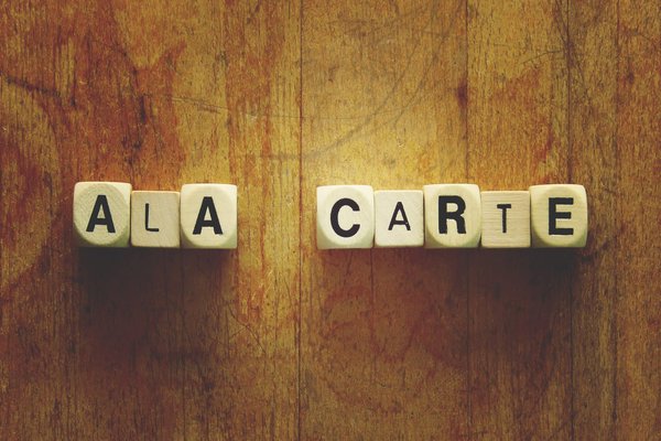 What mobile apps provide the best offline maps for camping in remote UK locations?