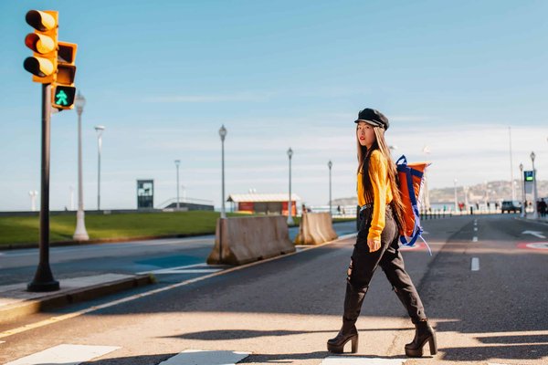 How can tourists participate in restoration projects of historical buildings in the Cotswolds?